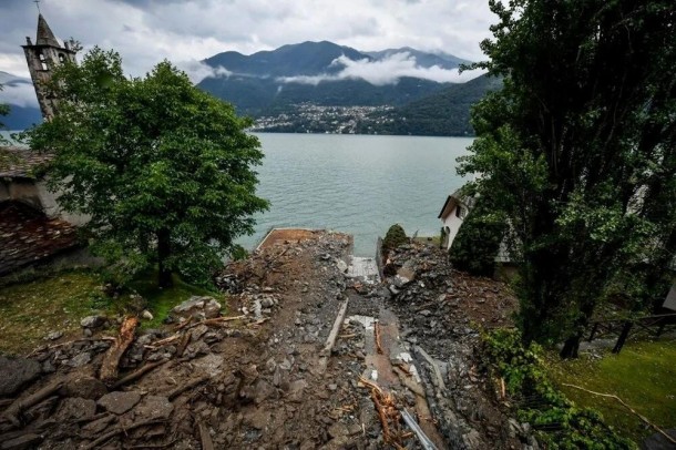 Hollivud ulduzunun malikanəsini sel basdı - FOTOLAR